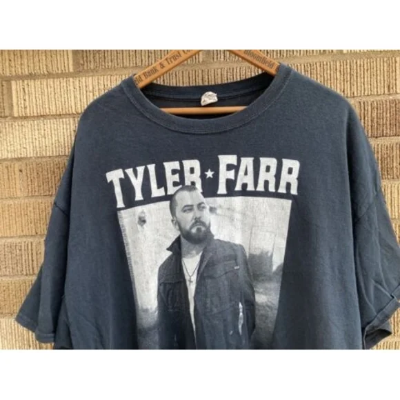 Tyler Farr Men’s 2XL A Little Too‎ Far Black Short Sleeve Us Tour Shirt Country - Picture 4 of 8